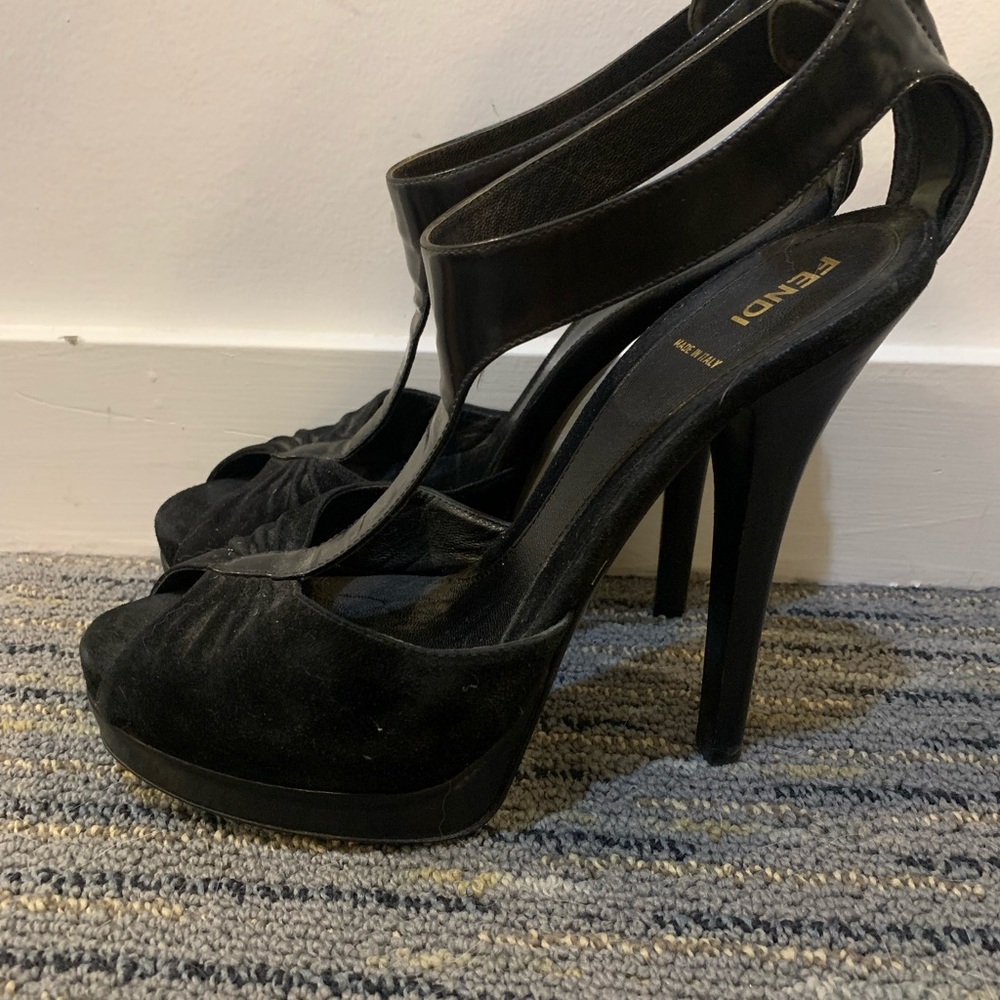 Black fendi platform heels AUTHENTIC - Picture 2 of 4